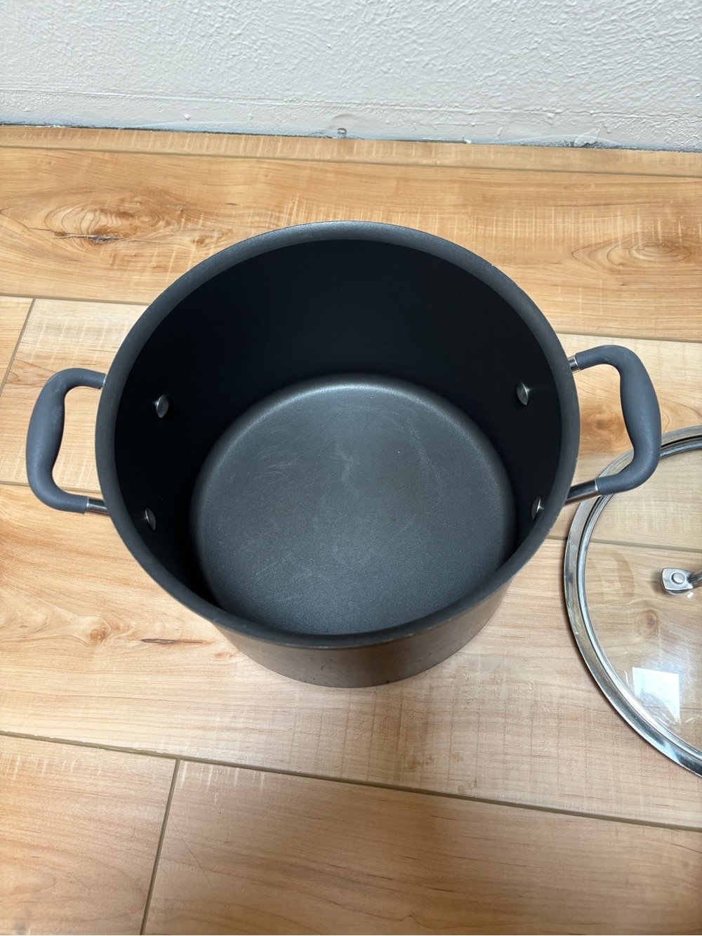 The Pampered Chef Stock Pot with Glass Lid and Soft-Grip Handles - Picture 7 of 14